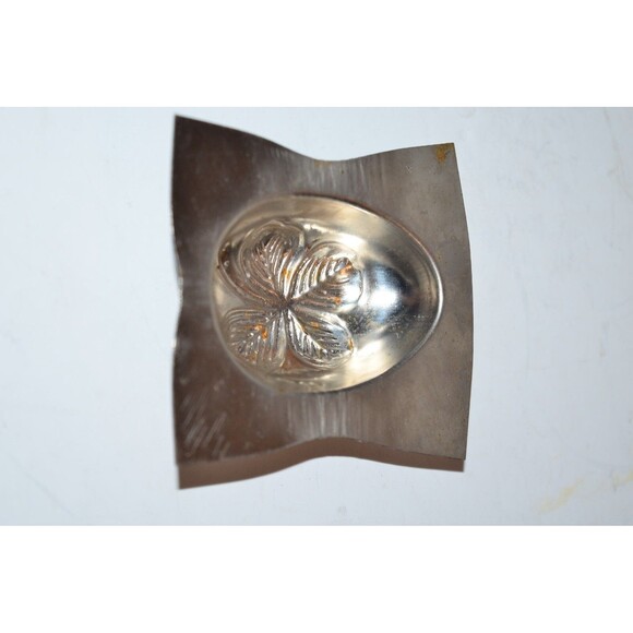 Vtg Chocolate Mold Easter Egg HALF Four Leaf Lucky Clover St. Patrick's Day - Picture 5 of 5